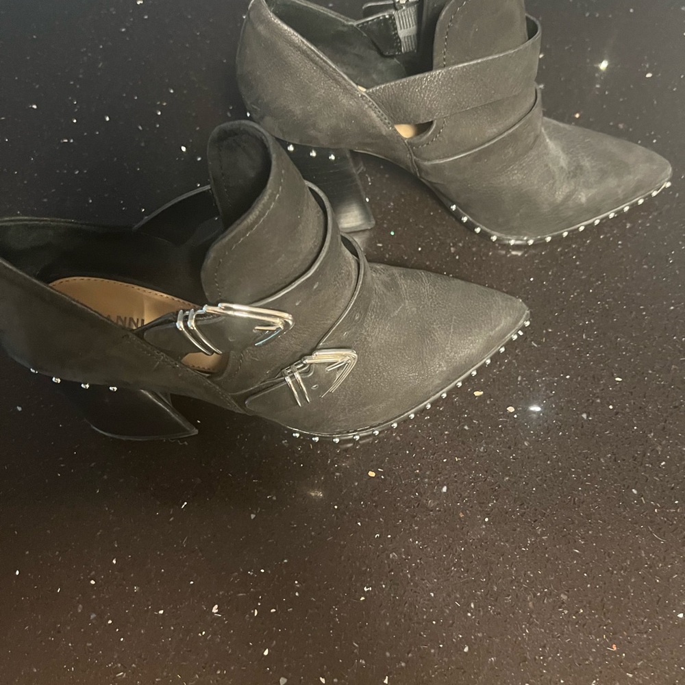 Gianni Bini boots heels